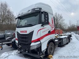 IVECO IVECO S-Way AS 260 damaged Intarder
