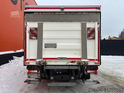 Volvo FM 370 6x2*4 BOX L=7257 mm