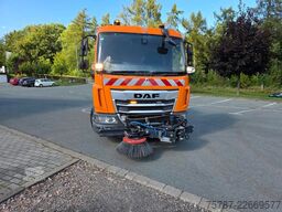 DAF XB 210 Kehrmaschine wie neu Brock VS4 Kehraufbau
