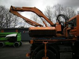UNIMOG Unimo U400 (405/12) mit Front und Heckmähgerät