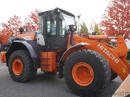 Hitachi ZW220 articulated loader / 2 buckets
