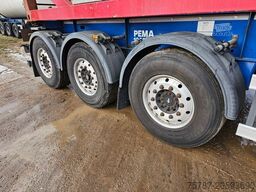 SCHMITZ CARGOBULL Tankchassis mit Tankcontainer, 424.676 KM