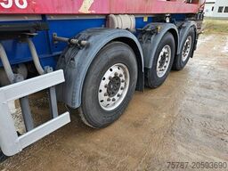 SCHMITZ CARGOBULL Tankchassis mit Tankcontainer, 424.676 KM
