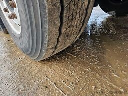 SCHMITZ CARGOBULL Tankchassis mit Tankcontainer, 424.676 KM