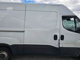 IVECO 35S16 A8 V L, mittellang & hoch, kleiner Schaden