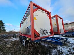 SCHMITZ CARGOBULL Tankchassis mit Tankcontainer