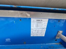SCHMITZ CARGOBULL Tankchassis mit Tankcontainer