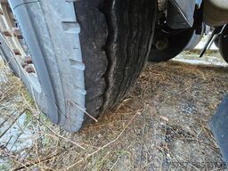 SCHMITZ CARGOBULL Tankchassis mit Tankcontainer