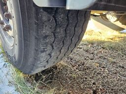 SCHMITZ CARGOBULL Tankcontainer Chassis+Tankcontainer Schwallwand