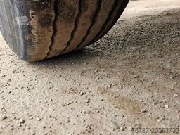 VAN HOOL Tankchassis + Tankcontainer