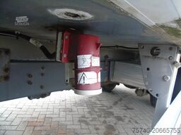 Scania P230 + CARRIER + 150.693KM!! + LIFT + EURO 5