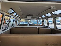 VOLKSWAGEN T 1 Samba mit Safarifenster