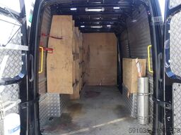 Volkswagen Crafter Kasten 35 Hoch Lang AUT/NAV/KAM/DACHTRÄGER