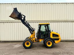 JCB 407 / 2018 BJ / 1.949 H / Klappschaufel