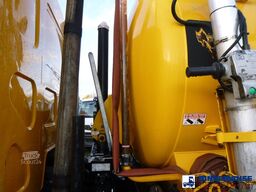 D.A.F. LF 55.220 4X2 RHD Whale vacuum tank 8.1 m3