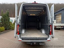 MERCEDES-BENZ Sprinter 319 CDI V6 Kasten RWD L3H2 Kamera 360°
