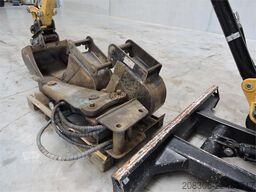 CATERPILLAR 302.7 + Hammer