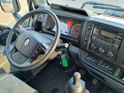 Renault D 4x2 Box - Loadlift - Low KM - Euro 6 - 130 KW...
