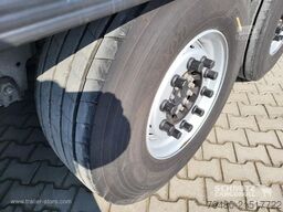 Schmitz Cargobull Tiefkühlkoffer Blumen