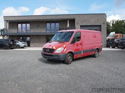 MERCEDES-BENZ Sprinter 215 CDI Kasten