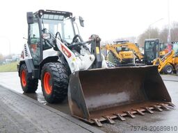 BOBCAT L75 mit Schaufel & Palettengabel
