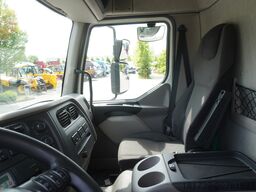 DAF LF 220 / Refrigerator 16 EPAL Multitemp