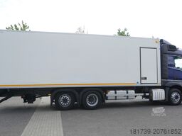 Mercedes-Benz Actros 2546 / Lecapitaine refrigerator