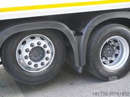 Mercedes-Benz Actros 2546 / Lecapitaine refrigerator