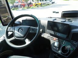 Mercedes-Benz Actros 2546 / Lecapitaine refrigerator