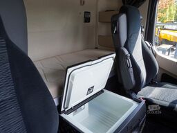 Mercedes-Benz Actros 2546 / Lecapitaine refrigerator