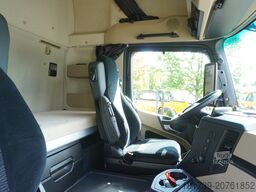 Mercedes-Benz Actros 2546 / Lecapitaine refrigerator