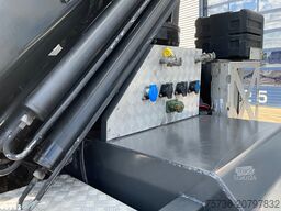 Mercedes-Benz Arocs 3253 8x4 Hiab 105 Tonmeter laadkraan