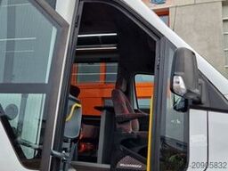 MERCEDES-BENZ 30 Sitzer Schul- Transferbus 519 Lagerfahrzeug