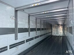 Schmitz Cargobull box semi-trailer with refrigeration/freezer unit