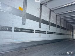 Schmitz Cargobull box semi-trailer with refrigeration/freezer unit