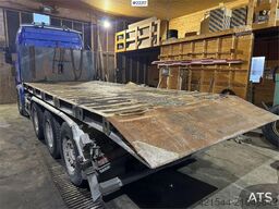 Scania R580 snow-prepared tridem hook loader with Joab ho