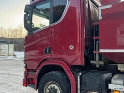 Scania R650 6x4 tipper truck with Sørling triple-axle tra