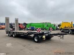 Schwarzmüller 3-assige aanhangwagen met oprijrampen