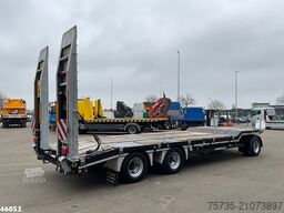 Schwarzmüller 3-assige aanhangwagen met oprijrampen