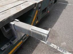 Broshuis 3 axle semi low loader extendable