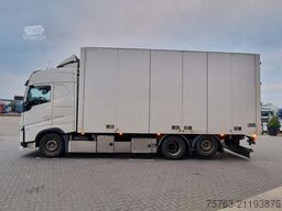 Volvo FH 13.540 Globetrotter 6x2 - Closed box with si...