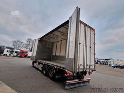 Volvo FH 13.540 Globetrotter 6x2 - Closed box with si...