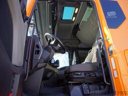 MAN TGX 33.580 6x4 tractor unit / GVM 70 t