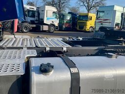 Renault T520 VF610A36XJD012105    RETARDER, 2X FUEL TAN...