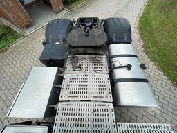 DAF XF 530 FT BL Retarder Standklima Corner View ACC
