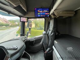 DAF XF 530 FT BL Retarder Standklima Corner View ACC