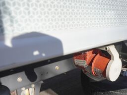 Renault D19 Wide 4x2 E6 / Lamberet 22 EPAL refri