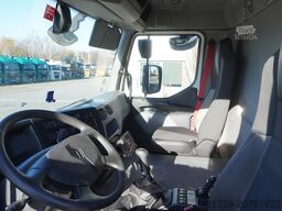 Renault D19 Wide 4x2 E6 / Lamberet 22 EPAL refri