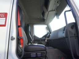 Renault D19 Wide 4x2 E6 / Lamberet 22 EPAL refri