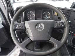 Mercedes-Benz Arocs 2633 flatbed truck / Crane FASSI